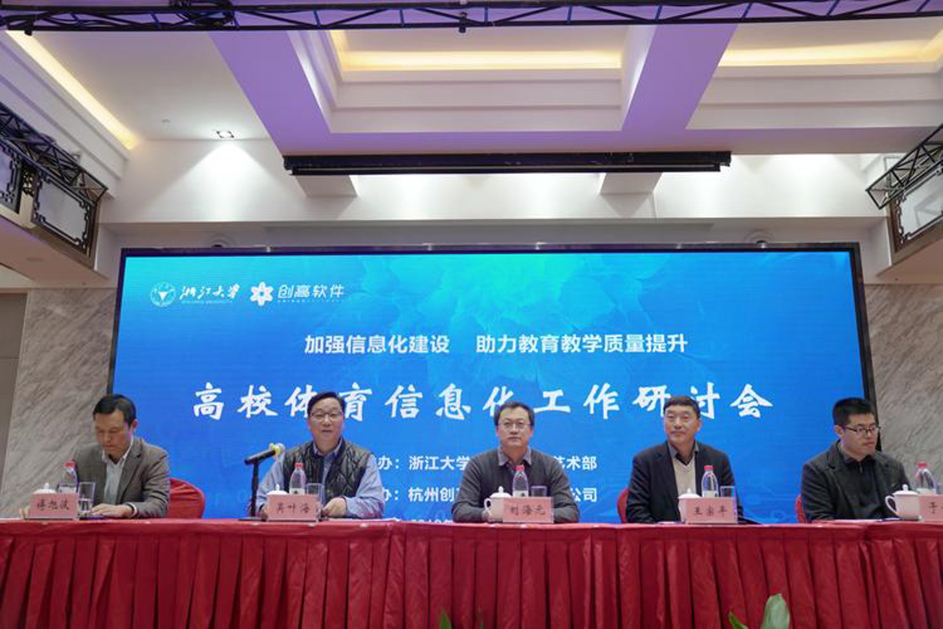 月铧教育科技